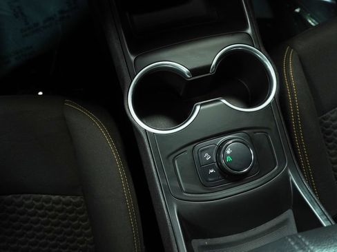 Used 2021 GMC Terrain SLE FWD image 19