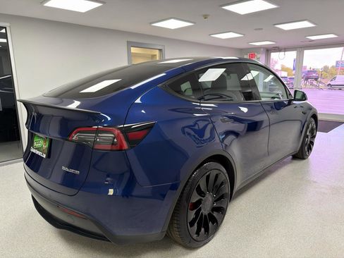 Used 2022 Tesla Model Y Performance AWD/4WD image 3