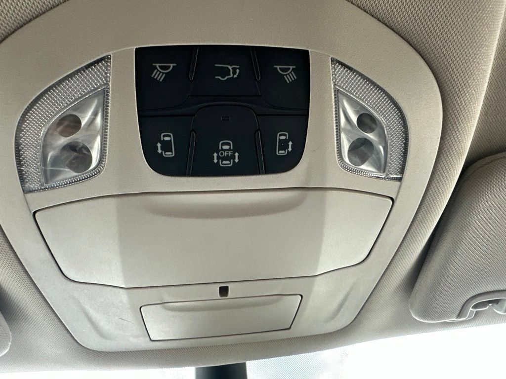 Used 2024 Chrysler Pacifica Touring-L FWD image 14