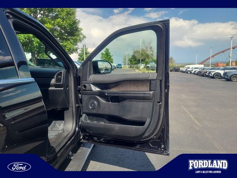 Used 2019 Ford Expedition Limited AWD/4WD image 16