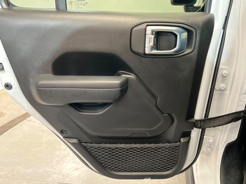 Used 2024 Jeep Wrangler Willys image 19