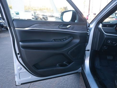 New 2025 Jeep Grand Cherokee L Limited image 10