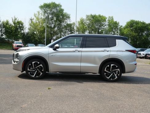 Used 2025 Mitsubishi Outlander SEL AWD/4WD image 3