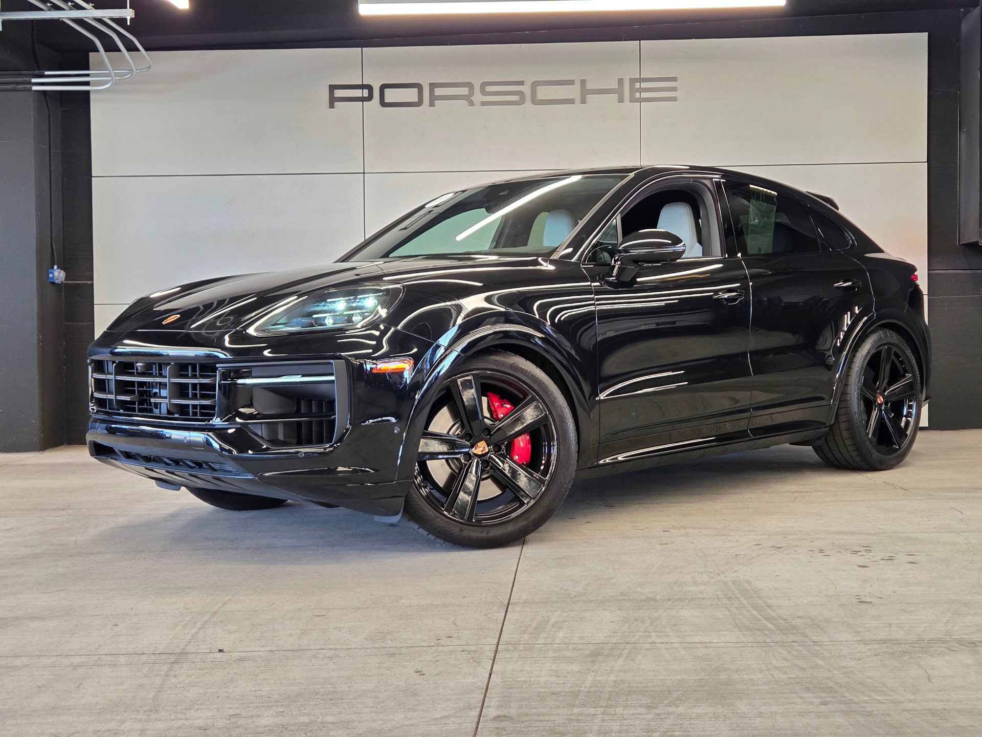 Certified 2025 Porsche Cayenne GTS AWD/4WD image 1