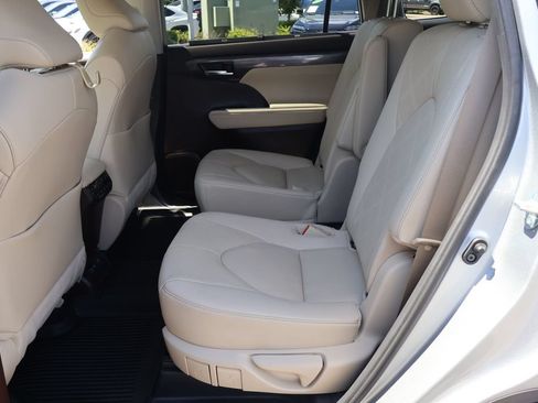 Used 2021 Toyota Highlander Platinum AWD/4WD image 15