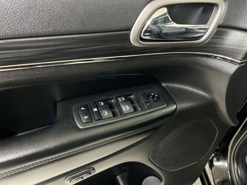 Used 2019 Jeep Grand Cherokee Limited X image 19