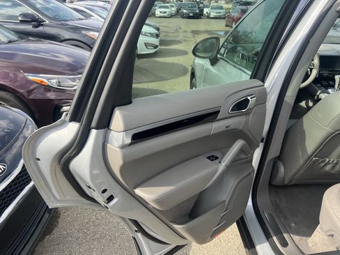 Used 2014 Porsche Cayenne S w/ Basic Package image 19