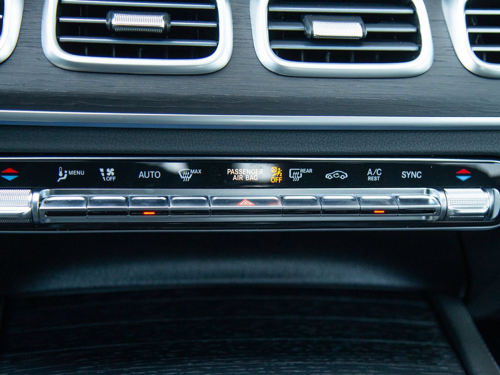 Used 2024 Mercedes-Benz GLS 450 4MATIC image 24