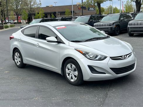 Used 2016 Hyundai Elantra SE image 5