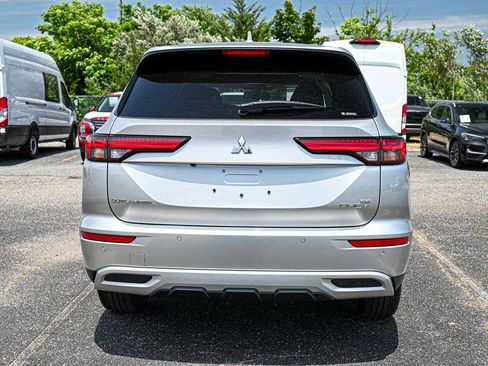 New 2024 Mitsubishi Outlander SE image 5