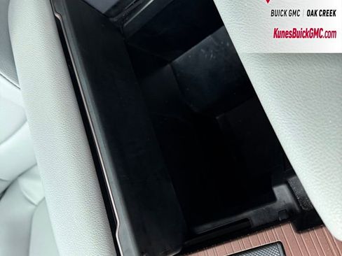 Used 2024 Toyota Sienna XLE image 25