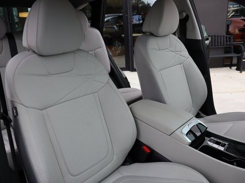 Used 2025 Hyundai Tucson SE image 12