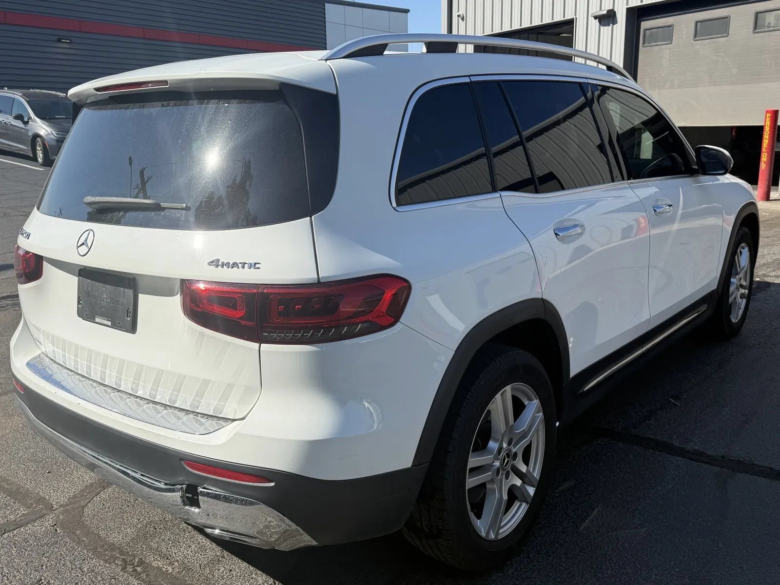 Used 2021 Mercedes-Benz GLB 250 4MATIC image 4