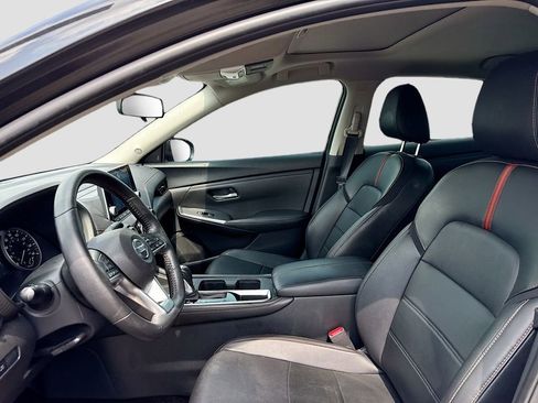 Used 2023 Nissan Sentra SR w/ SR Premium Package FWD image 11
