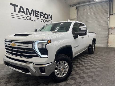 Used 2024 Chevrolet Silverado 2500 LTZ w/ LTZ Convenience Package image 2