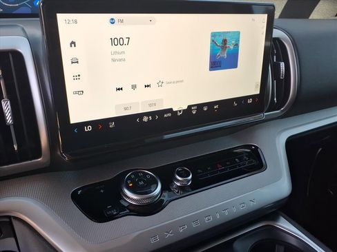 Used 2025 Ford Expedition Active image 30