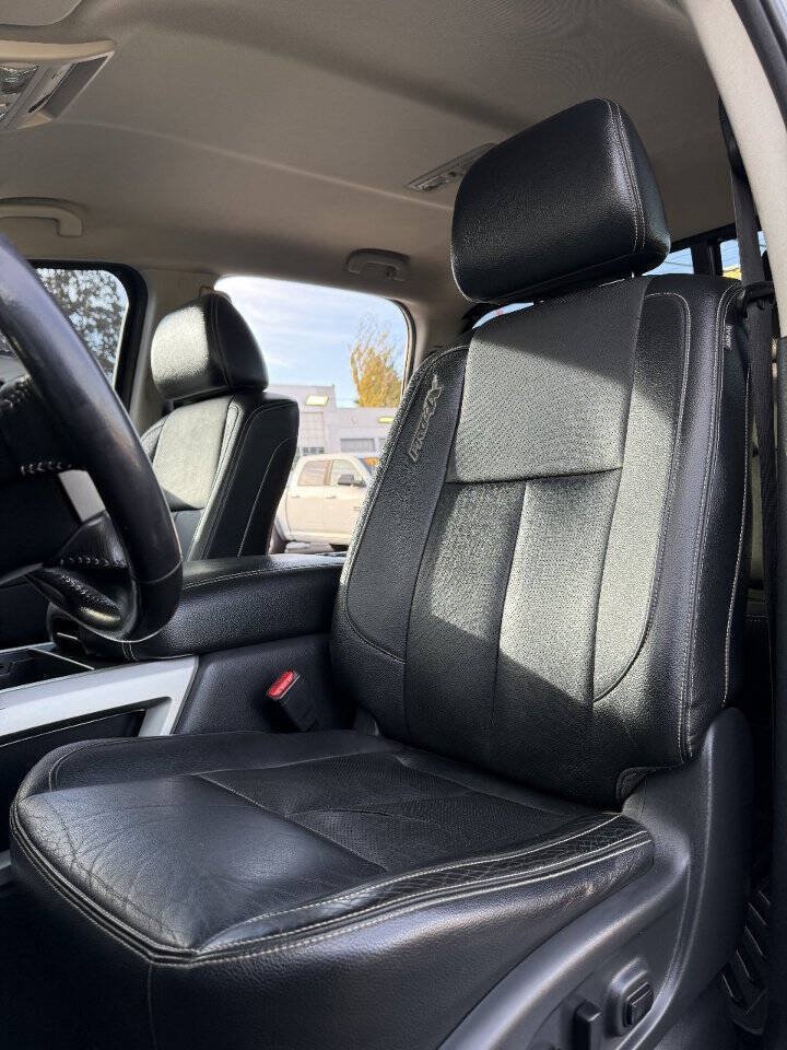 Used 2019 Nissan Titan PRO-4X w/ Pro-4x Convenience Package AWD/4WD image 17