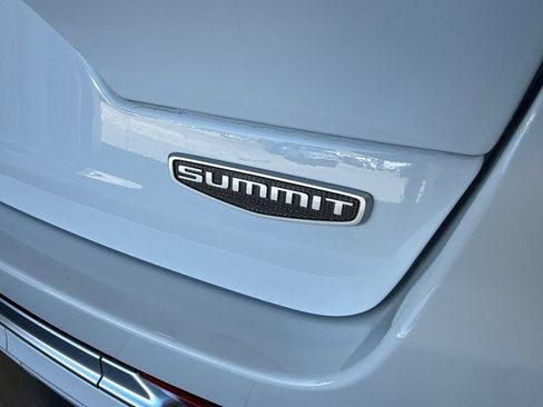 Used 2025 Jeep Grand Cherokee Summit AWD/4WD image 8