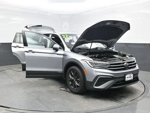 Used 2022 Volkswagen Tiguan SE FWD image 33
