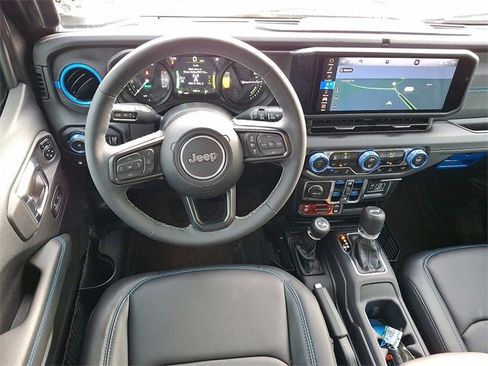 Used 2025 Jeep Wrangler Unlimited Rubicon 4xe image 21