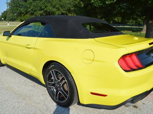 Used 2021 Ford Mustang Premium image 5