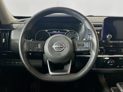 Used 2025 Nissan Pathfinder SV FWD image 18