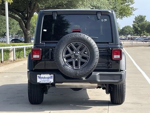 Used 2025 Jeep Wrangler Unlimited Sport AWD/4WD image 5