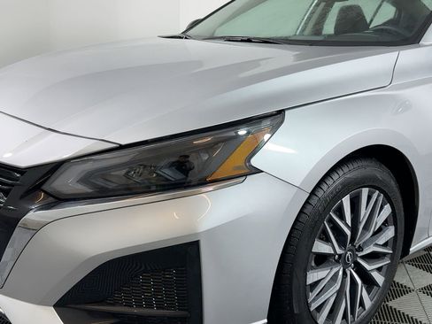 Used 2024 Nissan Altima 2.5 SV image 10