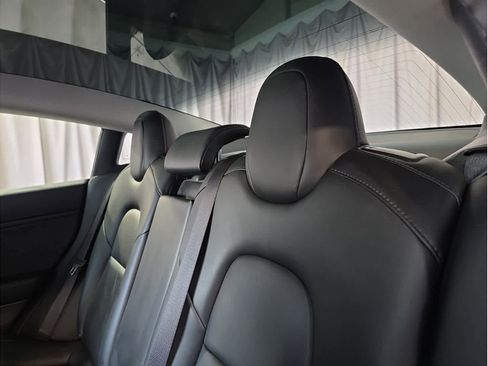 Used 2019 Tesla Model 3 Standard Range image 12