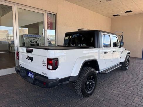 Used 2022 Jeep Gladiator Sport AWD/4WD image 5