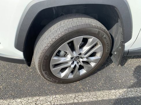 Used 2023 Toyota RAV4 XLE Premium image 8