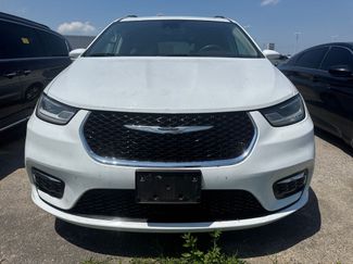 Used 2022 Chrysler Pacifica Touring-L FWD video 2