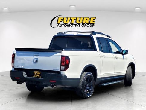 Used 2023 Honda Ridgeline Black Edition image 4