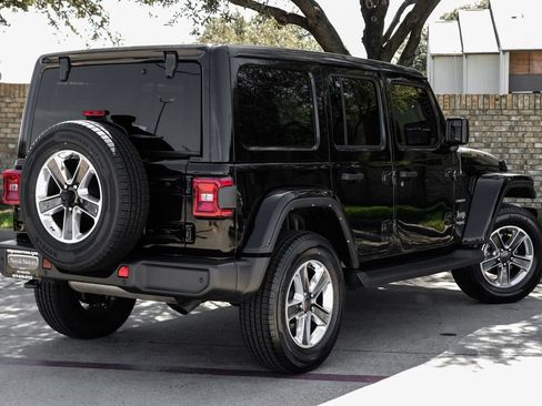 Used 2022 Jeep Wrangler Unlimited Sahara w/ Cold Weather Group image 16