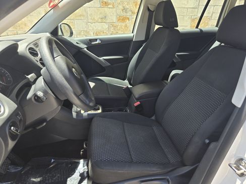 Used 2009 Volkswagen Tiguan S FWD image 5