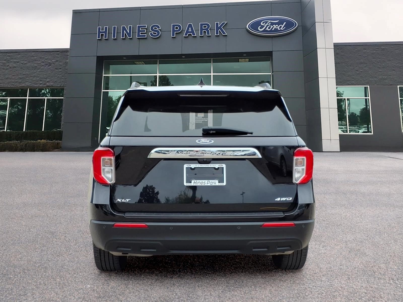 Used 2023 Ford Explorer XLT AWD/4WD image 6