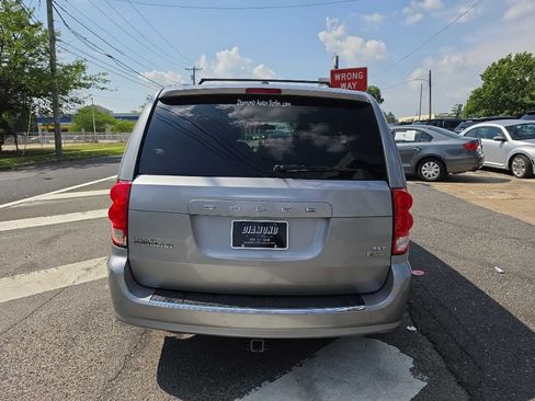 Used 2016 Dodge Grand Caravan SXT FWD image 6