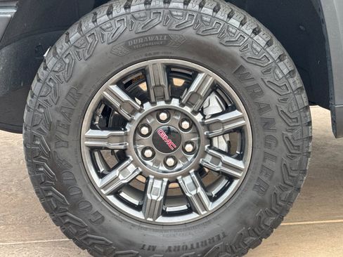 Used 2024 GMC Sierra 1500 AT4X image 32