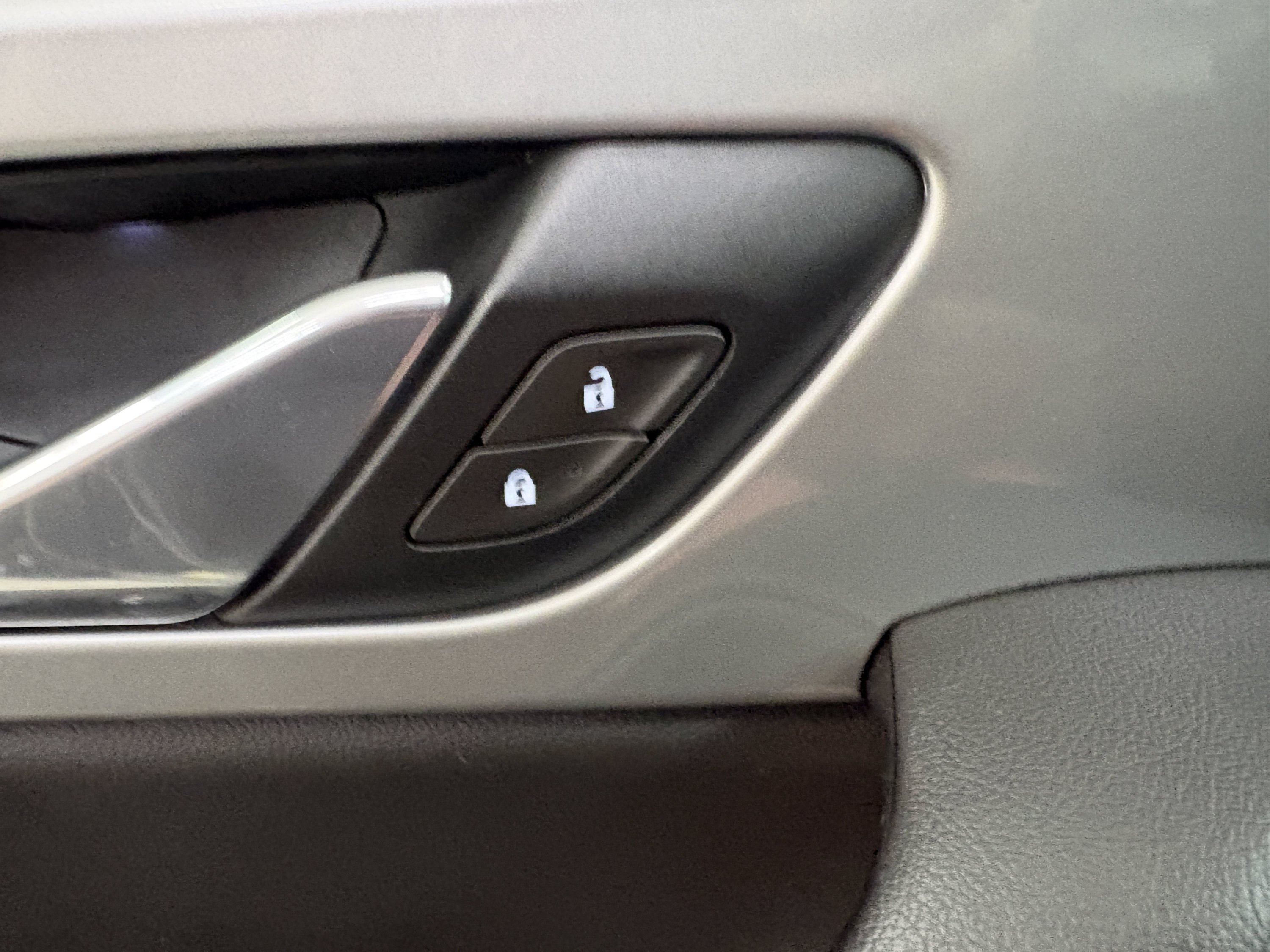 Used 2019 Chevrolet Blazer LT FWD image 27