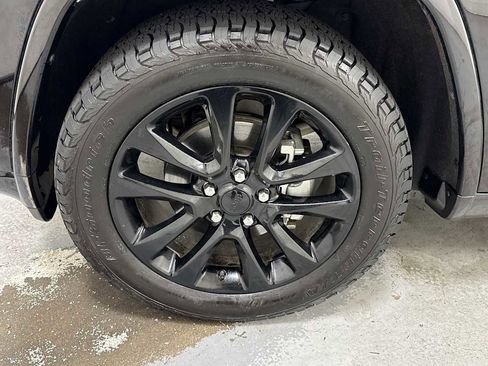 Used 2018 Jeep Grand Cherokee Altitude image 10