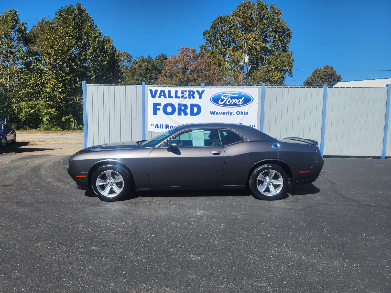 Used 2020 Dodge Challenger SXT RWD image 2