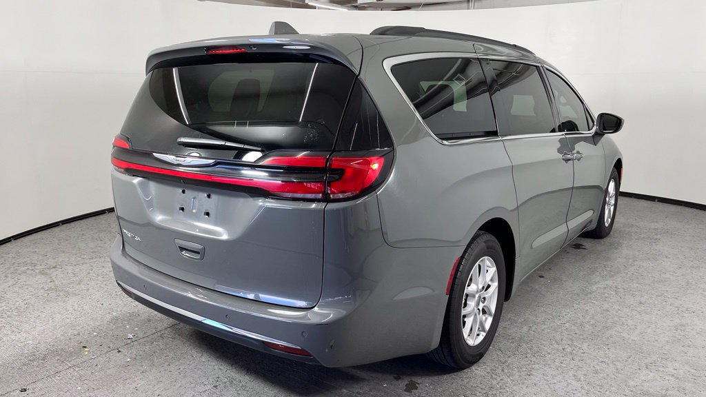 Used 2022 Chrysler Pacifica Touring-L FWD image 4