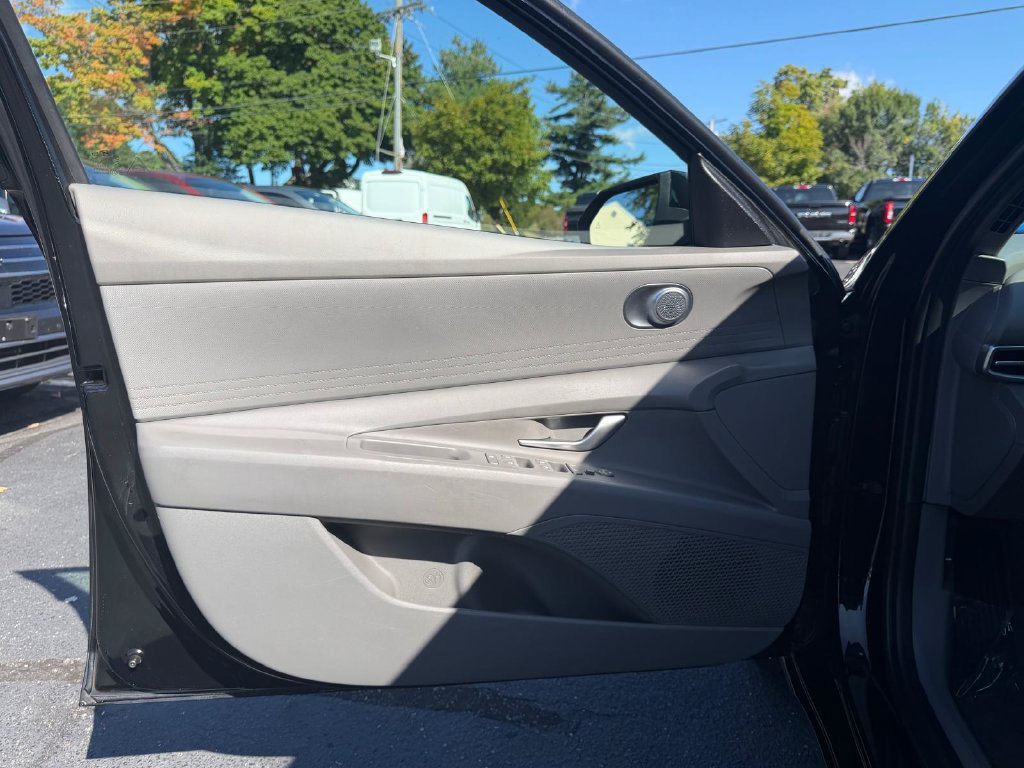 Used 2024 Hyundai Elantra SEL FWD image 23