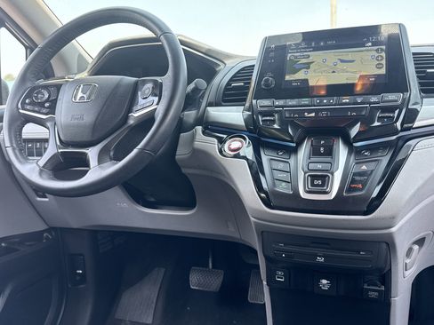 Used 2023 Honda Odyssey Touring image 3