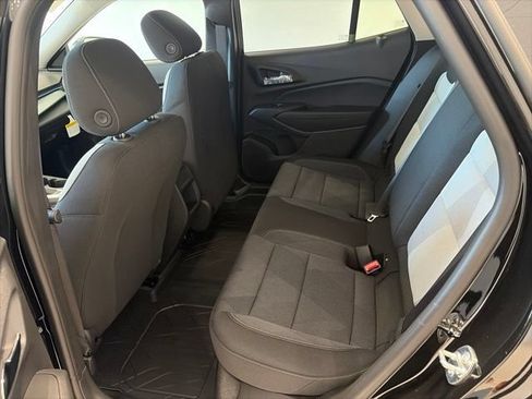 Used 2026 Chevrolet Trax LS w/ LS Convenience Package FWD image 11