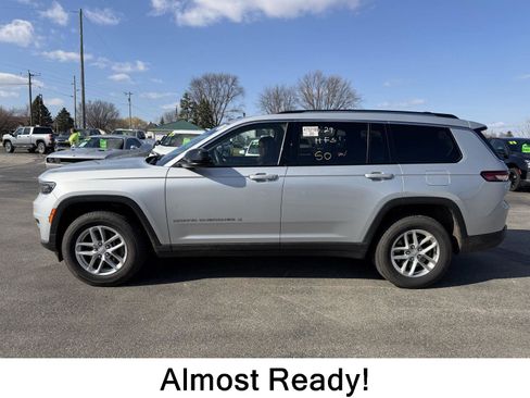 Used 2023 Jeep Grand Cherokee L Laredo image 1