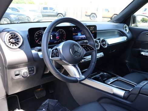 Used 2025 Mercedes-Benz GLB 250 image 12