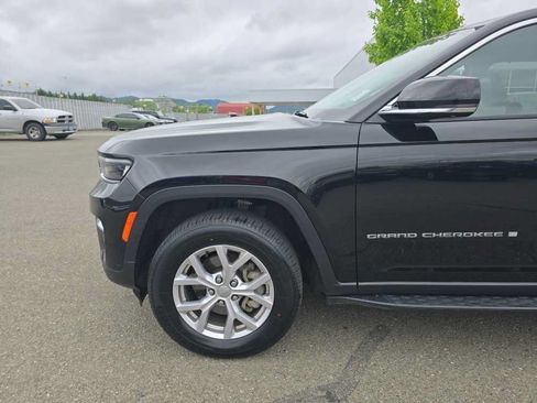 Used 2022 Jeep Grand Cherokee Limited w/ Luxury Tech Group II AWD/4WD image 18
