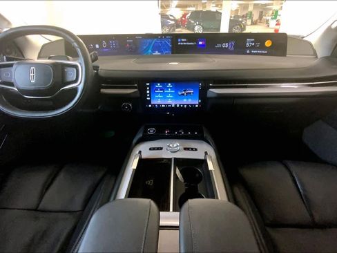 Used 2025 Lincoln Navigator Reserve image 15