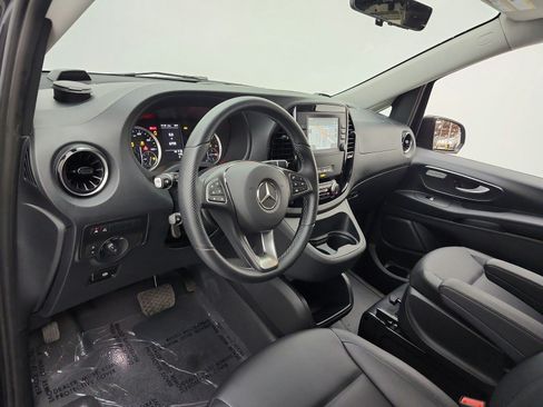 Used 2023 Mercedes-Benz Metris image 9
